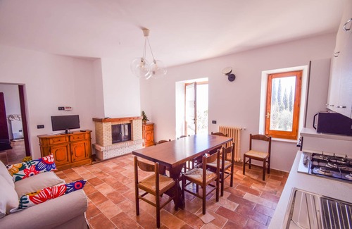 Avigliano Umbrio Casa | Casa con piscina privada en zona montañosa y tranquila con vistas panorámicas.