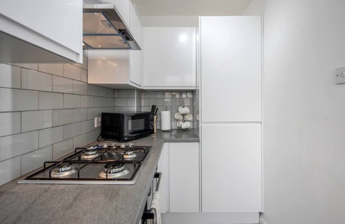 Redbridge Casa | House with parking, WiFi &Garden