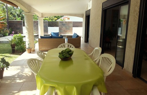 Etang Sale Les Bains Casa | House with pool and large terrace 5 minutes from a beautiful black sand beach