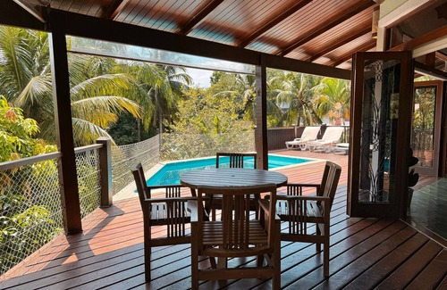 Saco da Capela Casa | Casa con piscina y vista al mar en condominio p hasta 10 personas.