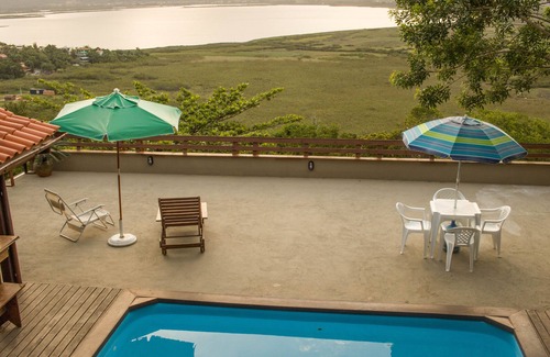 Garopaba Casa | Casa en una comunidad cerrada con piscina y espectaculares vistas de la laguna de Garopaba