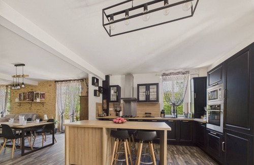 Carlux Chalet De Esquí | House with pool and large garden for 6