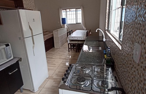 Jardim Carolina Casa | # Casa con piscina y Wifi, barrio tranquilo y familiar !! Grande y acogedor !!