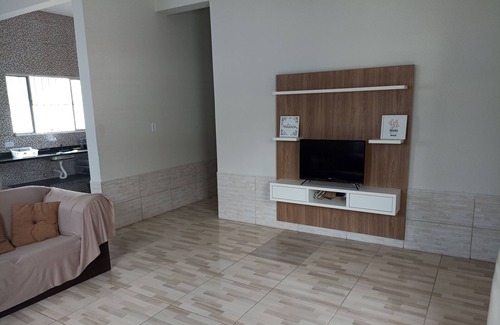 Jardim Carolina Casa | # Casa con piscina y Wifi, barrio tranquilo y familiar !! Grande y acogedor !!