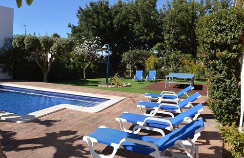 Cubelles Villa | Casa con piscina,barbacoa,jardín,wifi, aire acondicionado, a 1500 mts. de playa