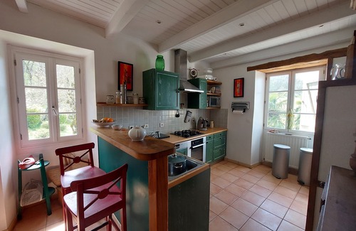 Espinas Casa | casa con piscina climatizada y trampolín