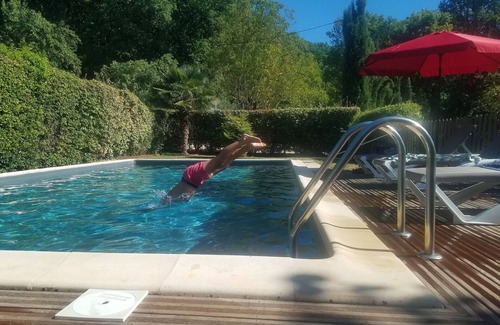 Espinas Casa | casa con piscina climatizada y trampolín