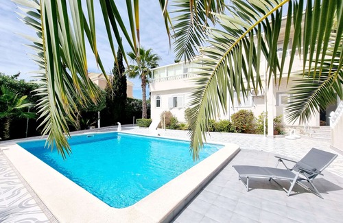 La Siesta Chalet De Esquí | Villa Independiente con piscina privada