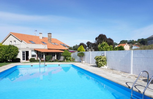 Arnados Casa | Casa con piscina en Razo.