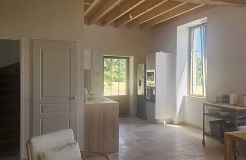 Les Montils Cama Y Desayuno | House with private spa, wood stove and swimming pool: domaine de la Moyendrie