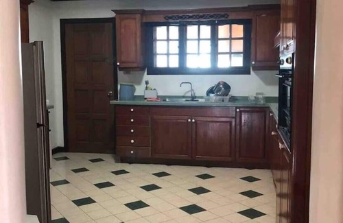 Lapu-Lapu Casa | House with private pool and extensive garden