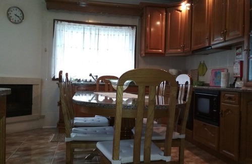 Santa Maria da Feira Casa | Casa con 4 dormitorios con terraza de la piscina barbacoa, a 25 km du Port