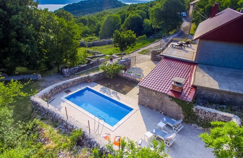 Novi Vinodolski Casa | Casa con vistas al mar en su propio valle con jardín ecológico.