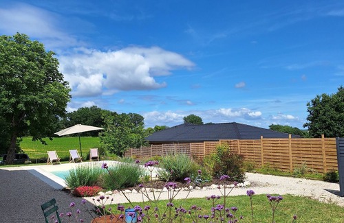 Auch Casa | House with swimming pool sleeps 13. A 15-minute walk from the historic center of Auch!