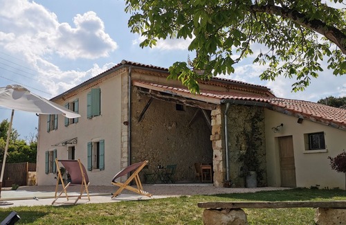 Auch Casa | House with swimming pool sleeps 13. A 15-minute walk from the historic center of Auch!