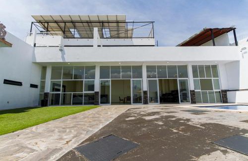 Tonala Casa | House with Terrace & Pool in Coyula Ideal Groups