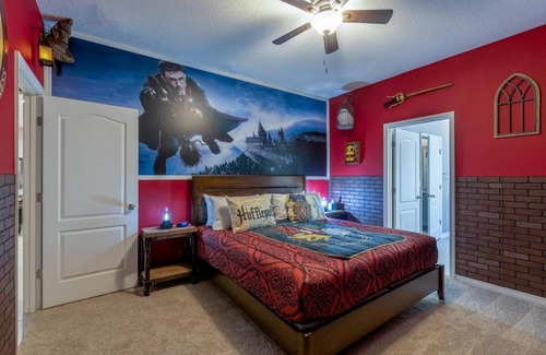 Loughman Casa | House wTheaterPoolSpaGame Room in a Resort