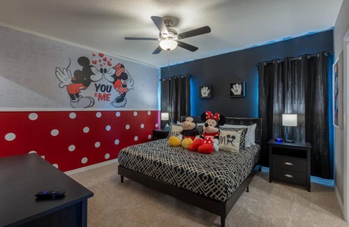Loughman Casa | House wTheaterPoolSpaGame Room in a Resort