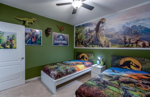 Loughman Casa | House wTheaterPoolSpaGame Room in a Resort