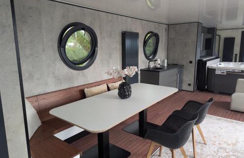 Offingawier Alquiler De Eote | Houseboat 19 20 Sneekermeer