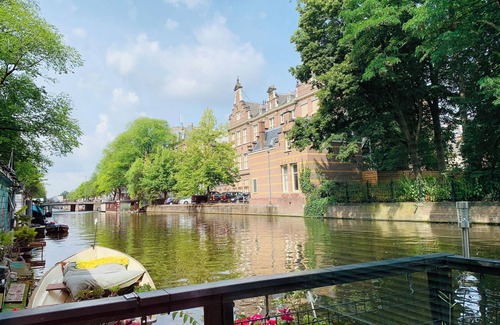 Plantage Alquiler De Eote | Houseboat Amsterdam in the old city center on Nieuwe Prinsengracht, near Amstel