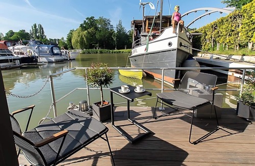 Vahrenwald-List Alquiler De Eote | Houseboat ANKERLOFT - vacation on the water in the middle of Hanover's marina!