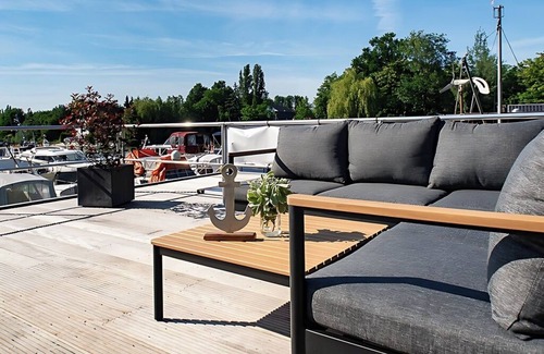 Vahrenwald-List Alquiler De Eote | Houseboat ANKERLOFT - vacation on the water in the middle of Hanover's marina!