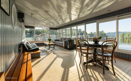 Holesovice Alquiler De Eote | Houseboat - best place in Prague