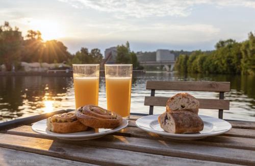 Holesovice Alquiler De Eote | Houseboat - best place in Prague