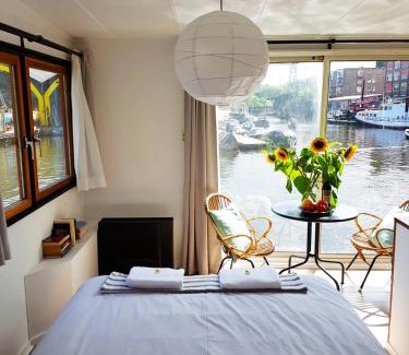 Oostelijke Eilanden en Kadijken Cama Y Desayuno | Houseboat Concordia B&B