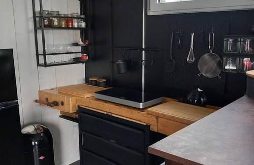 Center Alquiler De Eote | Houseboat "Frodewin" experience on the water in Aurich harbor