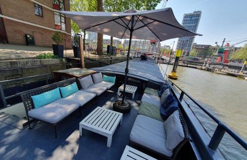 Stadsdriehoek Alquiler De Eote | Houseboat holiday apartments Rotterdam