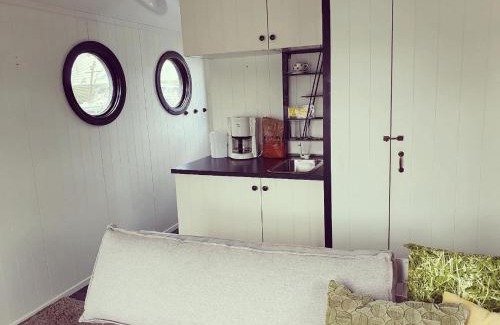 Lathum Alquiler De Eote | Houseboat in Lathumse Plas with Harbor Views