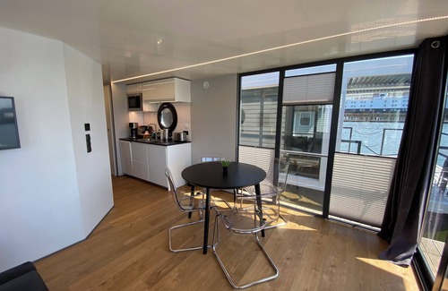 Lundby Alquiler De Eote | Houseboat KUNGSVIKEN with roof terrace in the center of Gothenburg