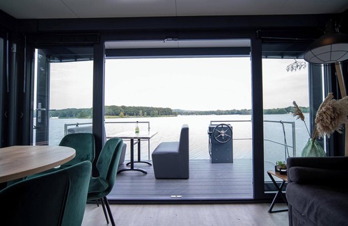 Middelaar Chalet De Esquí | Houseboat Marina Mookerplas 4-6 persons
