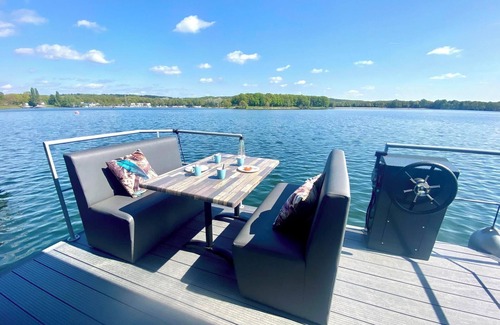 Middelaar Chalet De Esquí | Houseboat Marina Mookerplas 4-6 persons