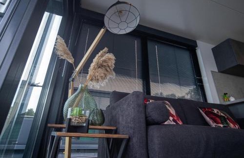 Middelaar Chalet De Esquí | Houseboat Marina Mookerplas 4-6 persons