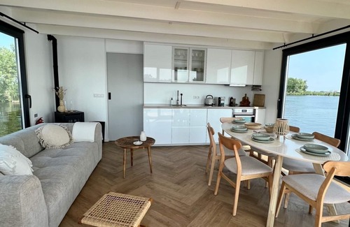 Kaag Alquiler De Eote | Houseboat "Nevel" at the Kagerplassen tender included