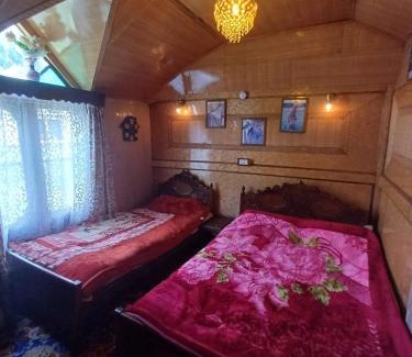 Dal Lake Alquiler De Eote | Houseboat Parimahal Deluxe