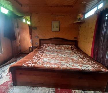 Dal Lake Alquiler De Eote | Houseboat Parimahal Deluxe