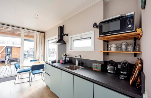Offingawier Chalet De Esquí | Houseboat 'Riggelbrug' - Paviljoenwei 4 | Offingawier