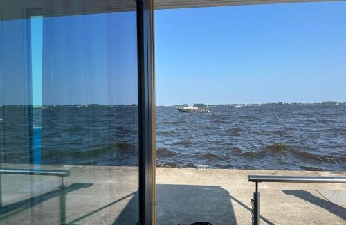 Offingawier Casa | Houseboat Robbedoes