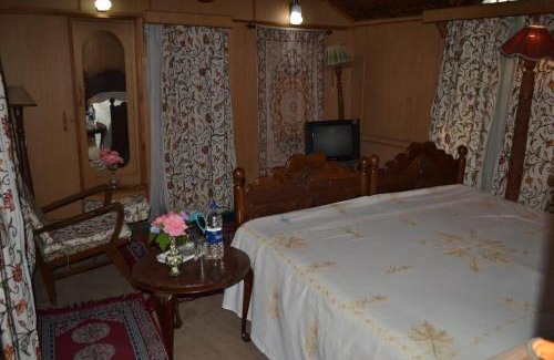 Nagin Bagh Alquiler De Eote | Houseboat Young Kabul