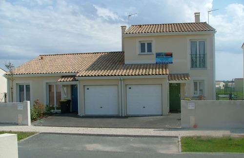 Saint-Georges-de-Didonne Casa | Houses for 12 people private indoor pool, 6 bedrooms, bbq enclosed garden