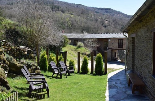 Samos Cabaña | Casa con jardín y barbacoa en Samos, a pie del Camino de Santiago. 8 plazas