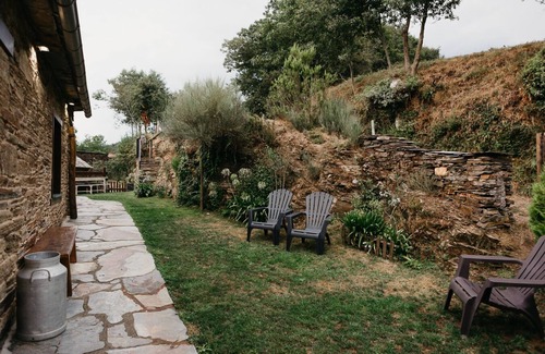 Samos Cabaña | Casa con jardín y barbacoa en Samos, a pie del Camino de Santiago. 8 plazas