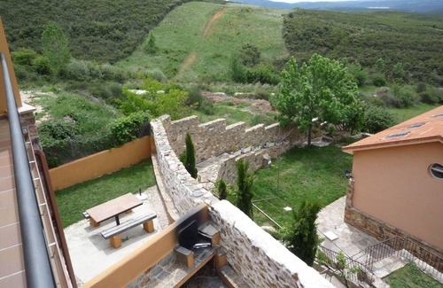 Berzosa del Lozoya Cabaña | Vivienda de dos plantas, comedor, cocina independiente. Dos habitaciones.
