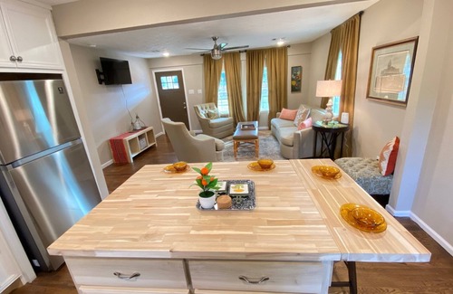 Northside Casa | Houston Cozy Cottage Home, Dog Friendly Home Gated