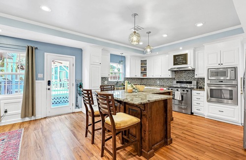 Northside Casa | Houston Dog Friendly Cottage & Gated and Cozy Home