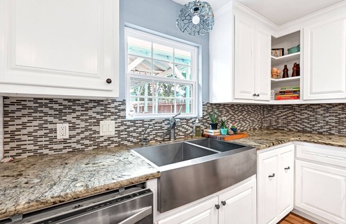 Northside Casa | Houston Dog Friendly Cottage & Gated and Cozy Home